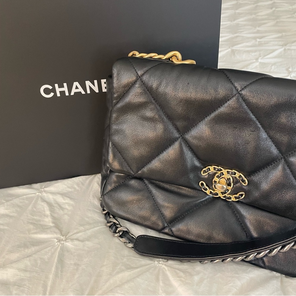 Chanel 19 Flap Bag Quilted Leather Medium Lambskin